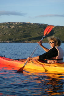 Ενοικίαση καγιάκ στον κόλπο του Fornells