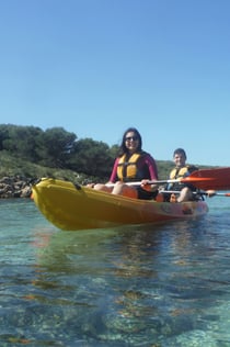 Excursão de caiaque na Baía de Fornells