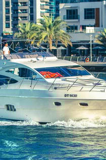 두바이 마리나: 56피트 요트 전세 - 바시아