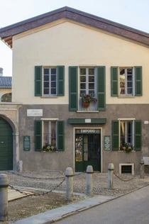 Morazzone: Casa Macchi Entry
