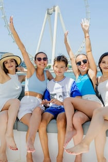 두바이 항구: 저녁에 즐기는 아틀란티스 요트 투어 (라이브 바비큐 포함)