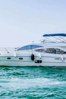 두바이 항구: 56피트 요트 전세 - 라구나