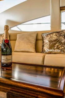 두바이 항구: 56피트 요트 전세 - 라구나