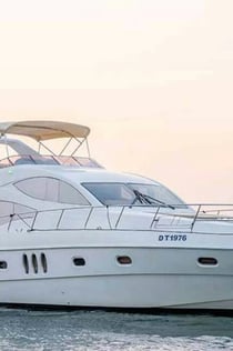 두바이 항구: 61피트 요트 전세 - 실버크리크