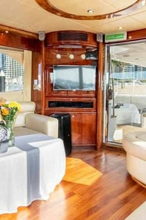 두바이 항구: 61피트 요트 전세 - 실버크리크