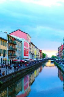 Aperitif med båd på Navigli