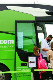 Brussel·les: autobús cap a/des de l'aeroport de Charleroi i l'estació de Bruges Sint-Michiels West