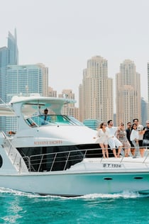 두바이 항구 럭셔리 요트 투어 (바비큐와 음료 제공)