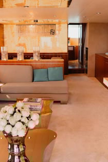 두바이 항구 럭셔리 요트 투어 (바비큐와 음료 제공)