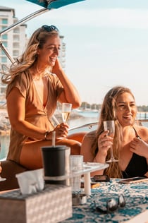 두바이 마리나: 럭셔리 요트 크루즈 (조식 및 음료 무제한 제공)