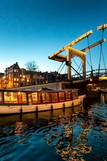 Amsterdam Light Festival: rondvaart met onbeperkt drinken vanaf Centraal Station