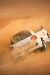 저녁에 즐기는 두바이 사막 사파리: 샌드보드, 낙타 타기 + 바비큐 저녁 식사