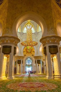 아부다비: 셰이크 자이드 대모스크 입장 + 투어 (교통편 제공)