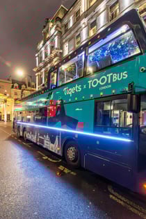 London: Frameless Art Experience, Bar Bus Tour & Hard Rock Cafe Dinner