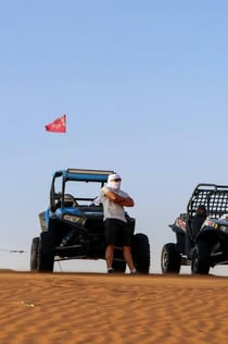 붉은 모래 언덕에서 즐기는 두바이 아침 사막 사파리 + 샌드보딩 (교통편 제공)