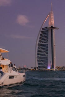 두바이 마리나: 럭셔리 요트 투어 (조식 또는 바비큐 포함)