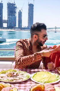 두바이 마리나: 럭셔리 요트 투어 (조식 또는 바비큐 포함)