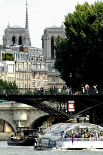 Batobus Paris: Riverboat Shuttle Service