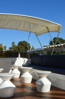 Seville: Yacht Cruise with Drink and Snacks