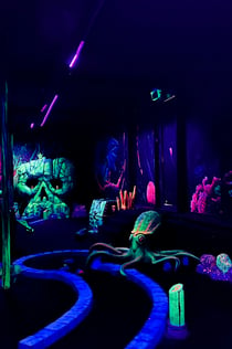Aloha Glow in the Dark Minigolf Amsterdam