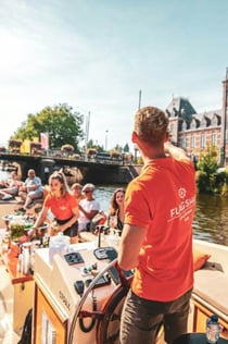 Amsterdam: BBQ con bevande illimitate Crociera sul canale dalla Stazione Centrale