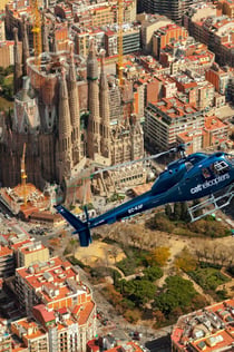 Helikopterflyg med Barcelonas skyline