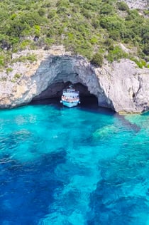Rejs do Błękitnych Jaskiń Paxos i Antipaxos (wioska Gaios) z portu Korfu
