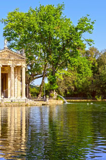 Jardins i centre històric de Villa Borghese amb carro de golf