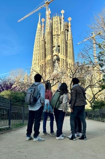 Go With A Local: Skip-The-Line Sagrada Família Tour на английском языке