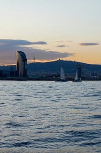 Barcelona: Eco Catamaran Sunset Tour z drinkiem