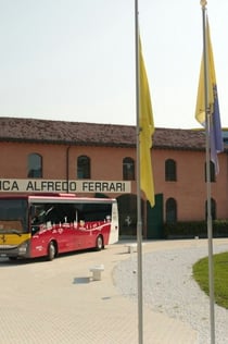 Kyvadlová doprava spojující nádraží Modena-Musei Ferrari