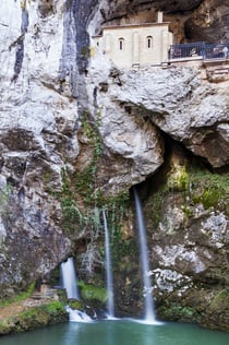 Escursione ai Laghi, al Santuario di Covadonga e a Cangas de Onis da Gijon