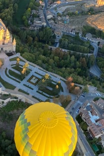 Segovia: volo in mongolfiera con colazione e Cava