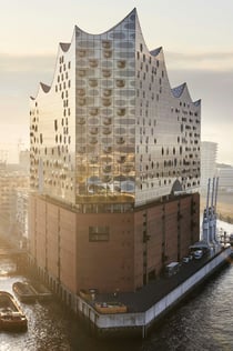 Premium Elphi Plaza Guided Tour with Franzbrötchen and coffee