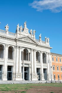 Basilica di San Giovanni in Laterano: Ljudrundtur