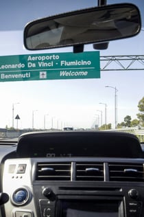 Rom: Privat taxitransfer till fast pris till Fiumicinos flygplats från Rom