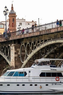 Sevilla: Bootsfahrt mit Getränk