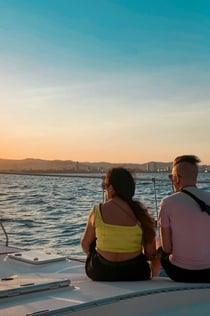 Barcelona: Crucero en Catamarán Premium diurno o al atardecer con bebida