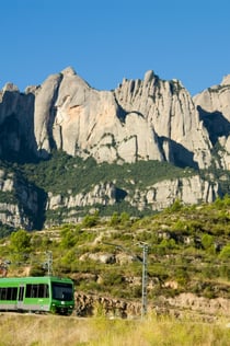 Montserrat : Visite guidée depuis Barcelone avec train à crémaillère + spectacle choral