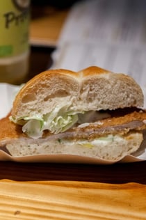 Berlin: Food Tour von Secret Tours