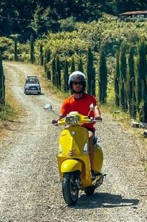 Chianti: Scénická prohlídka Vespy + vstupenky na ochutnávku vín