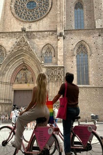 Barcelona: Street Art Bike Tour w MOCO Museum Inspired Bike