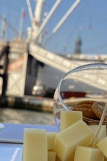 Hamburg: Rundtur i nöjeshamnen med ost + vin