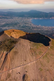 Vesuvio Express : Transport aller-retour depuis Naples + Billet "Skip The Line" pour le Vésuve