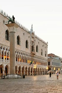 Traslado de barco da Piazzale Roma para San Marco com guia