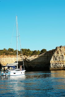 Grotten van Benagil: Luxe ochtend zeiltocht vanuit Portimão