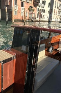 ヴェネツィア：マルコ・ポーロ空港と市内中心部間の専用水上タクシー