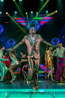 Paradis Latin: VIP Evening Cabaret Dinner and Show