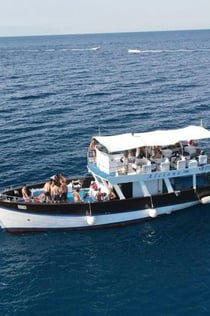 Ίσκια: Ημερήσια εκδρομή με σκάφος με μεσημεριανό γεύμα και ποτά