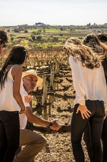 Barcelona: Navegación en Grupo Reducido con Visita a Bodega en Alella y Cata de Vinos